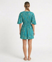 Carica l'immagine nel visualizzatore di Gallery, Model Back: Rio De Sol Mini Dress Rain Mini Dress
