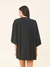 Carica l'immagine nel visualizzatore di Gallery, Model Back: Uv Line Robe De Plage Kimono Color Black Upf50+

