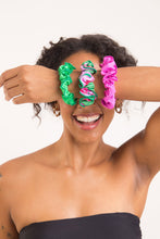 Carica l'immagine nel visualizzatore di Gallery, Image 05: Rio De Sol Chouchou Dots-Energy Scrunchie
