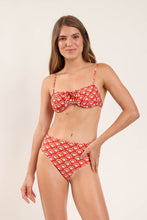 Carica l'immagine nel visualizzatore di Gallery, Model Front: Rio De Sol Haut Top Floral-Scales Balconet-Tie
