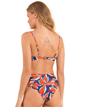Carica l'immagine nel visualizzatore di Gallery, Image 07: Rio De Sol Ensemble Set Leaves Bandeau-Joy Hotpants

