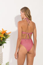 Carica l'immagine nel visualizzatore di Gallery, Model Back: Rio De Sol Ensemble Set Shimmer-Confetti Twist Belted-High-Waist
