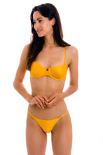 Carica l'immagine nel visualizzatore di Gallery, Model Front: Rio De Sol Haut Top Eden-Pequi Balconet
