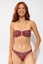 Carica l'immagine nel visualizzatore di Gallery, Model Front: Rio De Sol Bas Bottom Coral-Feline Nice
