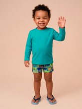 Carica l'immagine nel visualizzatore di Gallery, Model Front: Uv Line T-Shirt Longsleeve Baby Green Sea Upf50+
