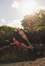 Carica l'immagine nel visualizzatore di Gallery, Image 13: Wednesday In Hawaii By Rio De Sol Haut Top Pua-Hibiscus Kauai
