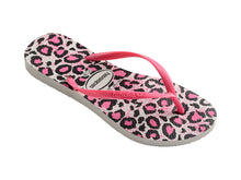 Carica l'immagine nel visualizzatore di Gallery, Model Front: Havaianas Tongs Slim Animals White/Rose
