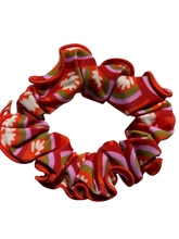 Carica l'immagine nel visualizzatore di Gallery, Product Front: Rio De Sol Chouchou Floral-Scales Scrunchie
