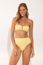 Carica l'immagine nel visualizzatore di Gallery, Model Front: Rio De Sol Bas Bottom Drift-Butterglow Hotpants
