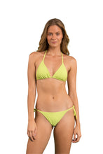 Carica l'immagine nel visualizzatore di Gallery, Model Front: Rio De Sol Haut Top Bora-Citrus Tri-Inv
