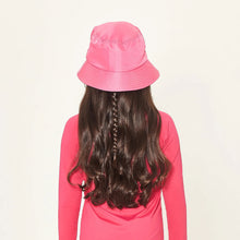 Carica l'immagine nel visualizzatore di Gallery, Model Back: Uv Line Bob Basic Kids Pink Rosa Upf50+
