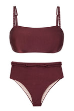 Carica l'immagine nel visualizzatore di Gallery, Product Front: Rio De Sol Ensemble Set Barolo Bandeau-Reto Hotpants
