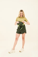 Carica l&#39;immagine nel visualizzatore di Gallery, Bag-Foldable Windbreaker Jacket Verde Militar
