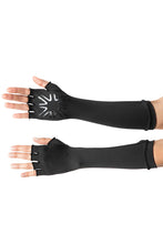 Carica l'immagine nel visualizzatore di Gallery, Model Front: Uv Line Gants Long Gloves Uni Black Upf50+
