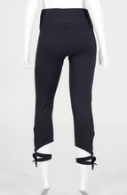 Carica l'immagine nel visualizzatore di Gallery, Model Back: Alto Giro Fitness Bas Legging Up Co2 Barriga Zero Laco Preto
