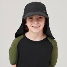 Carica l'immagine nel visualizzatore di Gallery, Model Front: Uv Line Casquette Cap Legionario Teens Inf Black Upf50+
