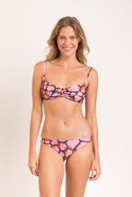 Carica l'immagine nel visualizzatore di Gallery, Model Front: Rio De Sol Haut Top Amore-Pink Bandeau-Crispy
