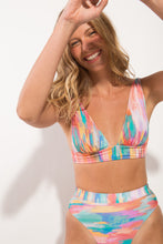 Carica l'immagine nel visualizzatore di Gallery, Image 04: Rio De Sol Ensemble Set River Halter-Cos Hotpant-Cos
