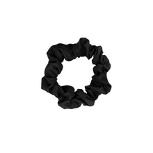 Carica l'immagine nel visualizzatore di Gallery, Product Front: Rio De Sol Chouchou Icon-Nero Scrunchie
