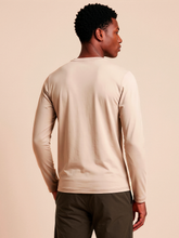 Carica l'immagine nel visualizzatore di Gallery, Model Back: Uv Line T-Shirt Pour Homme Longsleeve New Fit Masc Sand Upf50+

