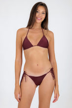Carica l'immagine nel visualizzatore di Gallery, Model Front: Rio De Sol Bas Bottom Barolo Cheeky-Rope
