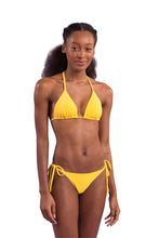 Carica l'immagine nel visualizzatore di Gallery, Model Front: Rio De Sol Ensemble Set Malibu-Yellow Tri-Inv Cheeky-Tie
