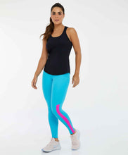Carica l'immagine nel visualizzatore di Gallery, Model Front: Alto Giro Fitness Haut Regata Skin Fit Tule E Laser Preto
