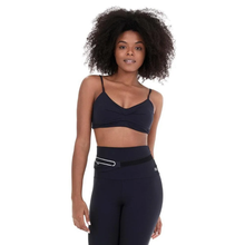 Carica l'immagine nel visualizzatore di Gallery, Model Front: Alto Giro Fitness Haut Top Bodytex Costas Decotada Preto
