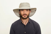 Carica l'immagine nel visualizzatore di Gallery, Model Front: Uv Line Chapeau Souple/Capeline Hat Safari L Masc Sand Upf50+
