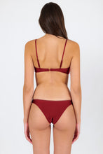 Carica l'immagine nel visualizzatore di Gallery, Model Back: Rio De Sol Ensemble Set Shimmer-Divino Bandeau-Knot Essential
