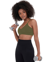 Carica l'immagine nel visualizzatore di Gallery, Model Front: Alto Giro Fitness Haut Top Sem Costura Essential Verde Kalamata
