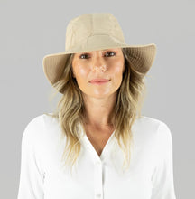 Carica l'immagine nel visualizzatore di Gallery, Model Front: Uv Line Chapeau Souple/Capeline San Remo Areia Offwhite Upf50+
