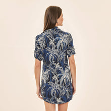 Carica l'immagine nel visualizzatore di Gallery, Model Back: Uv Line Chemise Shirtdress Coqueiros Marinho Upf50+
