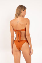 Carica l'immagine nel visualizzatore di Gallery, Model Back: Rio De Sol Ensemble Set Ferrugo Mavi Baobi
