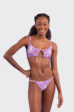 Carica l'immagine nel visualizzatore di Gallery, Model Front: Rio De Sol Ensemble Set Trail-Purple Tank-Tie Ipanema
