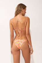 Carica l'immagine nel visualizzatore di Gallery, Model Back: Rio De Sol Haut Top Ditsy-Butter Lia

