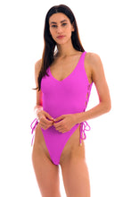 Carica l'immagine nel visualizzatore di Gallery, Model Front: Rio De Sol Une Pièce St-Tpz Pink Zoe
