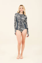 Carica l'immagine nel visualizzatore di Gallery, Model Front: Uv Line Une Pièce Swimsuit Macae Dahlia Navy Blue Upf50+
