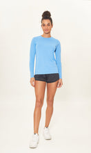Carica l'immagine nel visualizzatore di Gallery, Model Front: Uv Line T-Shirt Camiseta Uv X Pro Ml Azul Claro Upf50+
