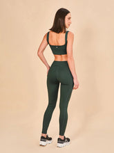 Carica l'immagine nel visualizzatore di Gallery, Model Back: Uv Line Fitness Bas Legging Fit Aspen Green Cactus Upf50+
