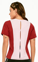 Carica l'immagine nel visualizzatore di Gallery, Model Back: Alto Giro Fitness Haut T-Shirt Skin Fit Energy Flows Rosa
