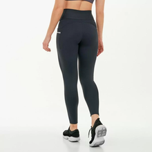 Carica l'immagine nel visualizzatore di Gallery, Model Back: Alto Giro Fitness Bas Legging Hyper Com Laser Lateral Preto
