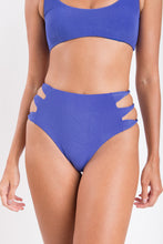 Carica l'immagine nel visualizzatore di Gallery, Image 06: Rio De Sol Bas Bottom Malibu-Indigo Highwaist-Spin
