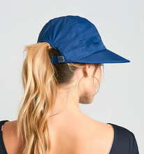 Carica l'immagine nel visualizzatore di Gallery, Model Back: Uv Line Casquette Visor Nice Fem Navy Blue Upf50+
