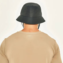 Carica l'immagine nel visualizzatore di Gallery, Model Back: Uv Line Bob Bucket Colors Preto Upf50+
