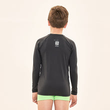 Carica l'immagine nel visualizzatore di Gallery, Model Back: Uv Line T-Shirt Acqua Qr Code Preto Upf50+
