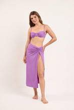 Carica l'immagine nel visualizzatore di Gallery, Model Front: Rio De Sol Jupe De Page Bio-Floreira Long Skirt Knot
