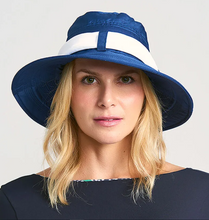 Carica l'immagine nel visualizzatore di Gallery, Model Front: Uv Line Chapeau Souple/Capeline Paris Ville Azul/Branco
