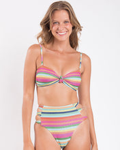 Carica l'immagine nel visualizzatore di Gallery, Gallery: Rio De Sol Ensemble Set Supercolor Bandeau-Joy Highwaist-Spin
