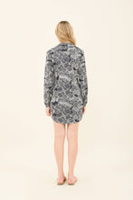 Carica l'immagine nel visualizzatore di Gallery, Model Back: Uv Line Chemise Shirtdress Dalia Marinho Upf50+
